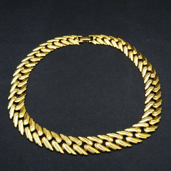 Vintage Monet Gold Plated Wide Chain Choker Necklace Interlocking Links 1980s - Picture 7 of 10
